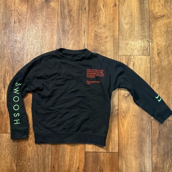 Nike‎ Sportswear Swoosh Crew Neck Sweatshirt Youth Small CU8947-011 - Picture 1 of 8